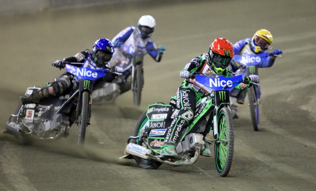 Patryk Dudek (czerwony kask) pojedzie w finale Speedway of Nations.