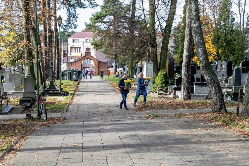 Uroczystość Wszystkich Świętych i Zaduszki. To wbrew pozorom radosne dni, choć refleksyjne