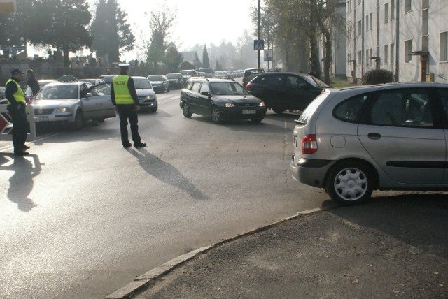 1 listopada policjantów spotkamy m.in. w rejonie cmentarza przy ul. 11 Listopada