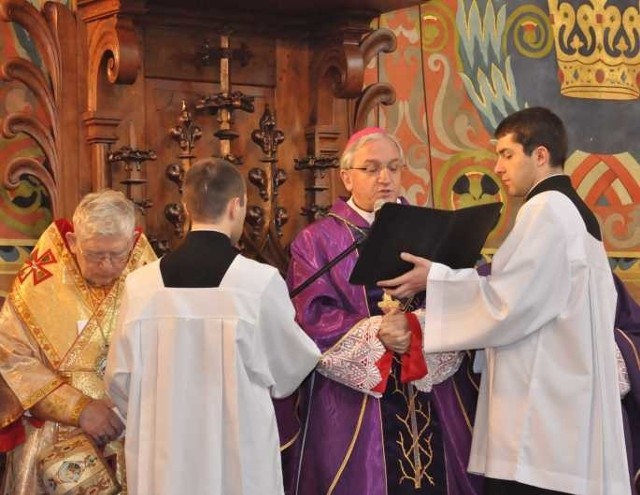 Mszy świętej w bazylice katedralnej przewodniczył nuncjusz apostolski w Polsce arcybiskup Celestino Migliore.