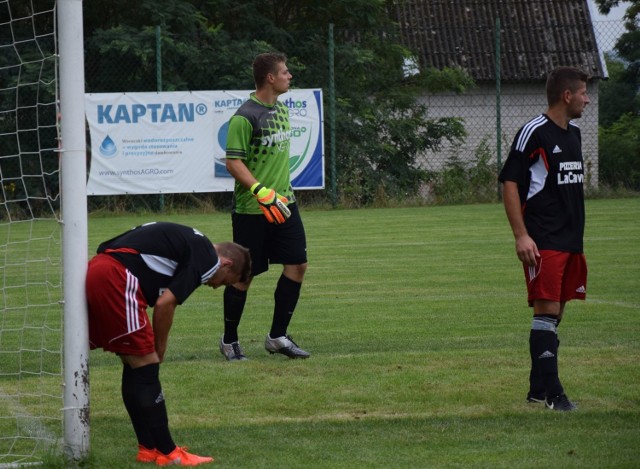 Piłkarze LKS Promna zagrają dziś z Mazurem w Karczewie.