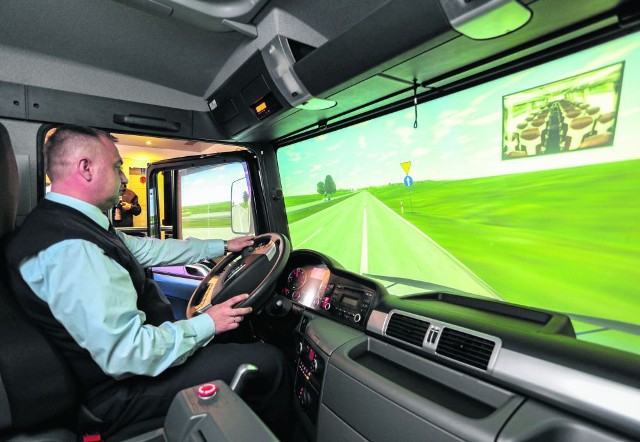 Symulator umożliwia trenowanie prowadzenia autobusu