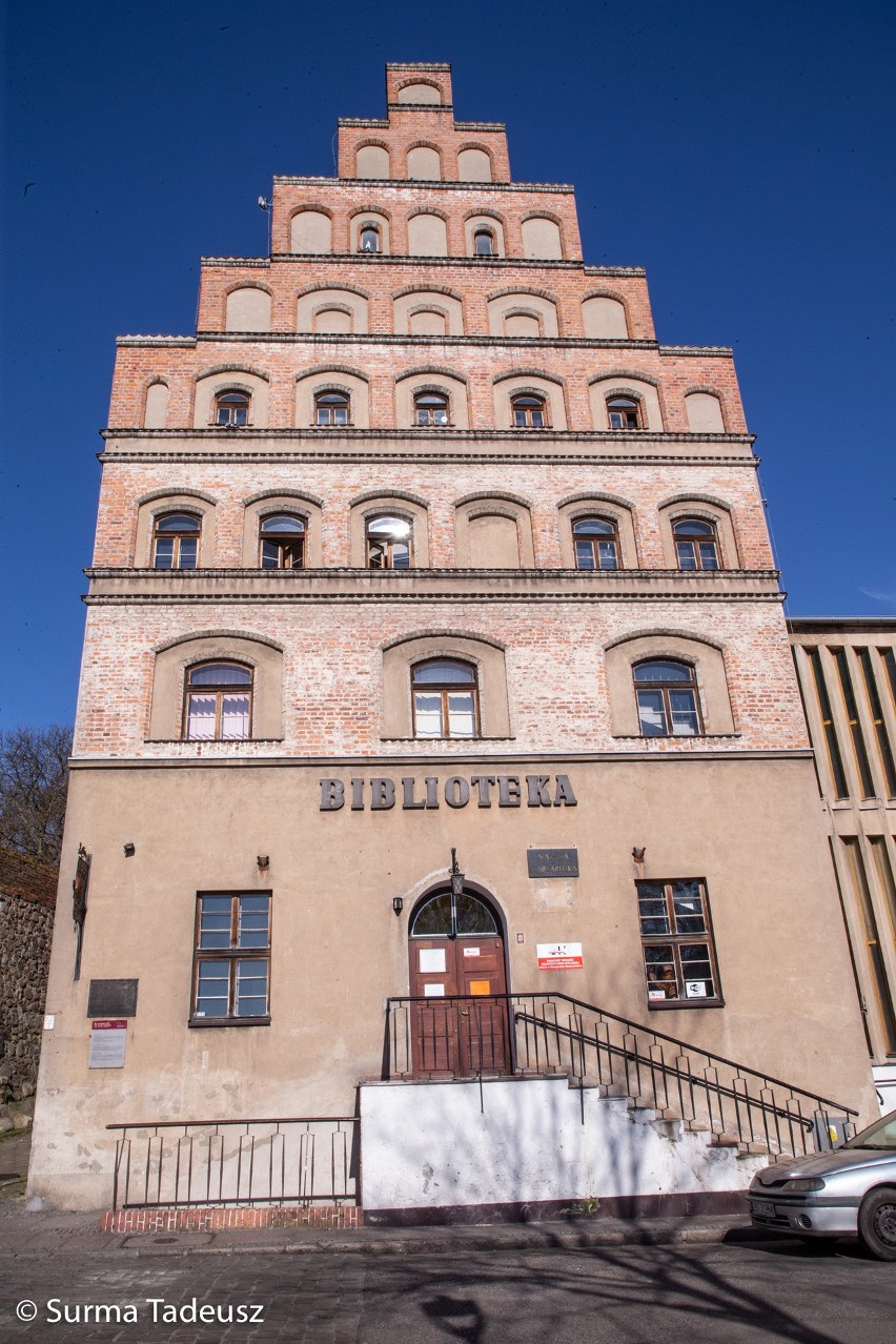 Widzieliście kiedyś bibliotekę bez książek? Przeprowadzka Książnicy Stargardzkiej NA ZDJĘCIACH