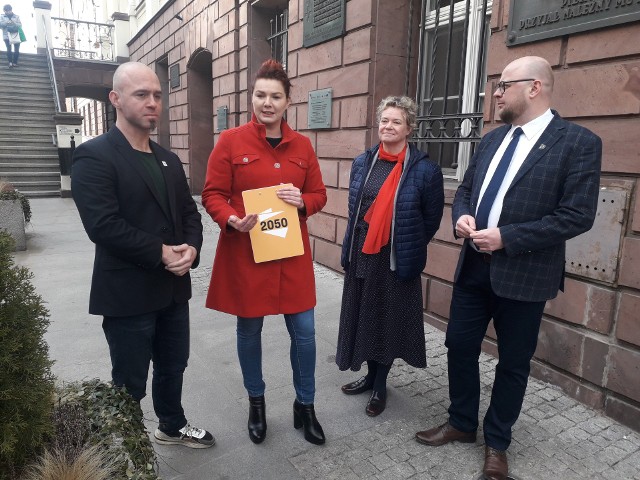 Maciej Gburczyk, Beata Gurbin (liderka Polski 2050) w regionie grudziądzkim, Aleksandra Drozdecka oraz Szymon Gurbin