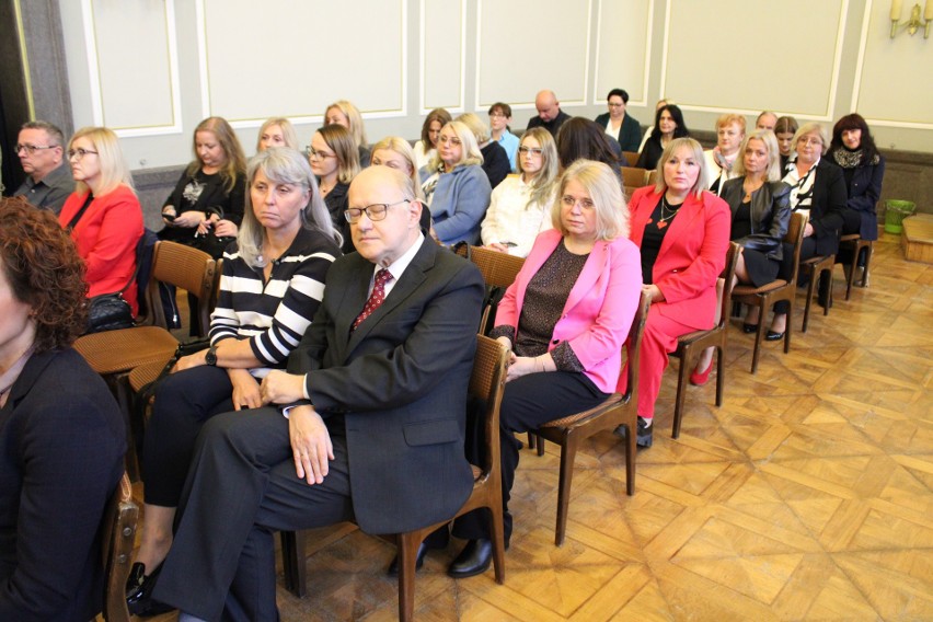 Pracownicy oświaty wyróżnieni w Delegaturze Urzędu Wojewódzkiego w Koszalinie [ZDJĘCIA]