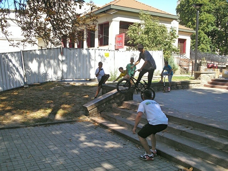 Street Fabric w pasażu Rubinsteina. Sport na świeżym powietrzu