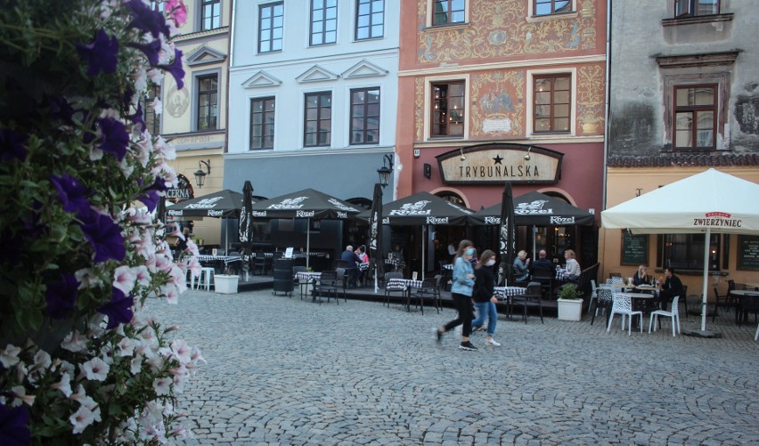 Pierwszy weekend w Lublinie po otwarciu restauracji. Centrum miasta powoli wraca do życia. Zobacz zdjęcia i wideo