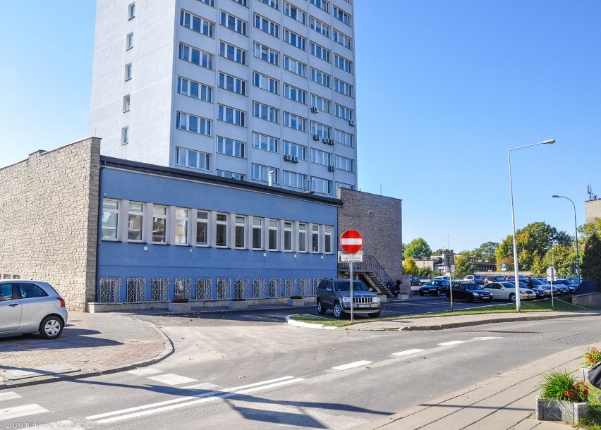 Ul. Słonimska: Nowy parking przy Urzędzie Miejskim już gotowy (zdjęcia)