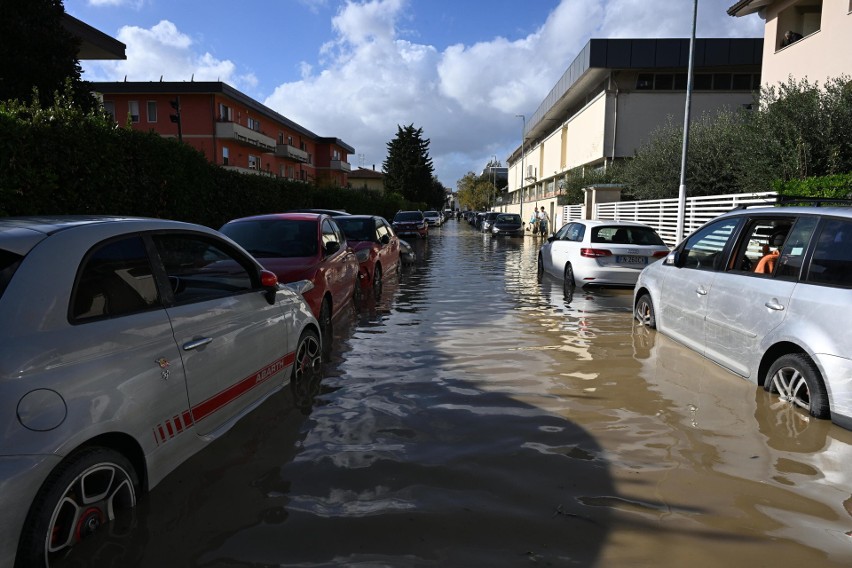 Orkan Ciaran szaleje we Włoszech i Chorwacji. Ulice...