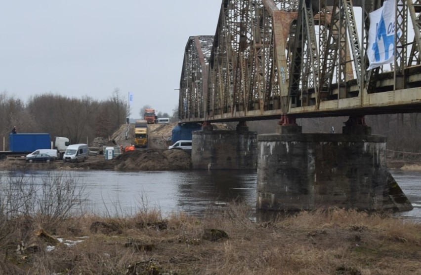 Ostrołęka. Most kolejowy demontowany. Prace ruszyły pełną parą. 1.03.2021. Zdjęcia