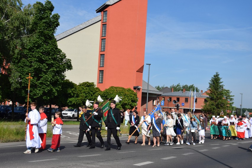 Procesja Bożego Ciała w parafii św. Jadwigi w Tychach