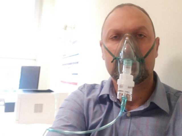 Dyrektor buskiego szpitala Grzegorz Lasak już po pokonaniu koronawirusa.