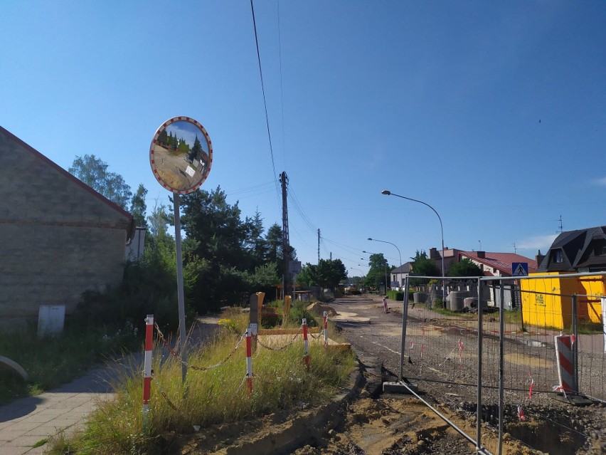 Trwa przebudowa ulicy Jesiennej w Częstochowie. Mieszkańcy...