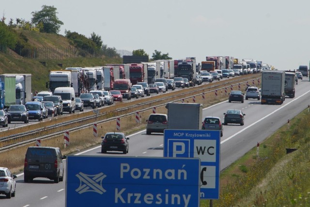 Wypadek na A2. utrudnienia w stronę Warszawy, między węzłami Poznań Krzesiny i Poznań Wschód.