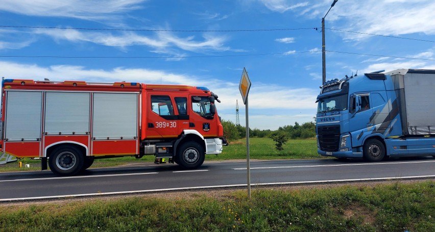 Zderzenie ciężarówek na drodze krajowej 77 w Gorzycach. Kierowca nie zachował bezpiecznej odległości? Zobacz zdjęcia 