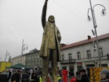 Złoty Donek w Częstochowie. Związkowcy przywieźli "pomnik" Donalda Tuska [ZDJĘCIA]