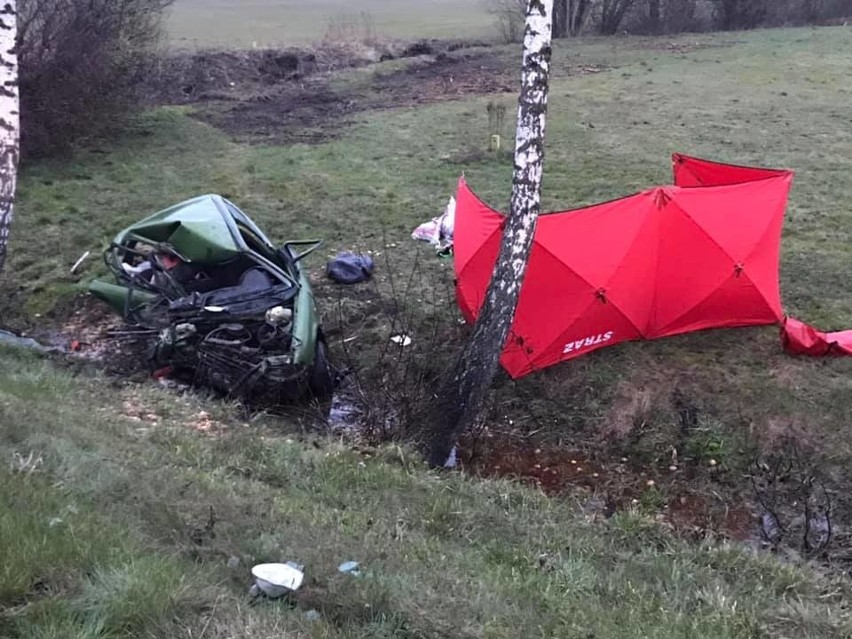 Sztabin. Wypadek śmiertelny na DK 8. Zderzenie opla z ciężarówką. Nie żyje kierowca osobówki 