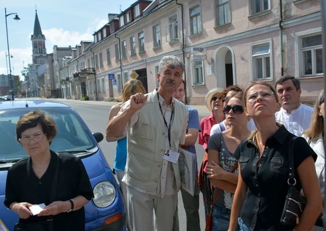 Historyczne spacery są coraz bardziej popularne.