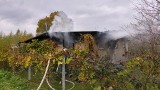 Pożar domku letniskowego w Porąbce. Z ogniem walczyły cztery zastępy straży pożarnej