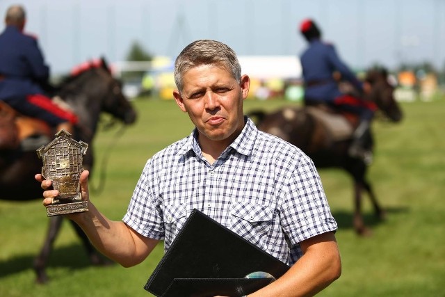 rzemysław Bednarczyk swoją Perłę Renesansu pokazał w Kowali, gdzie komentował wyreżyserowane przez siebie widowisko historyczne, dziękując jego uczestnikom za pomoc w realizacji nagrodzonego filmu. 