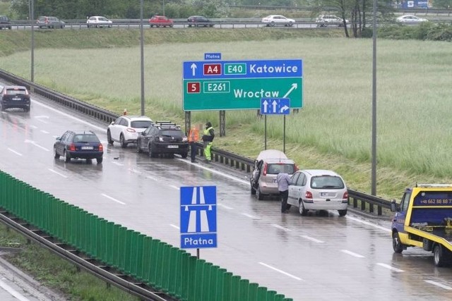 Po wypadku jeden pas autostrady A4 w kierunku Katowic był zablokowany.