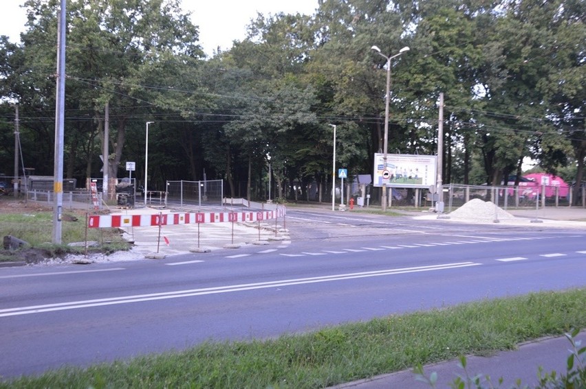 Rozpoczął się remont torowiska. Tramwaje nie jeżdżą na Sępolno (ZDJĘCIA)