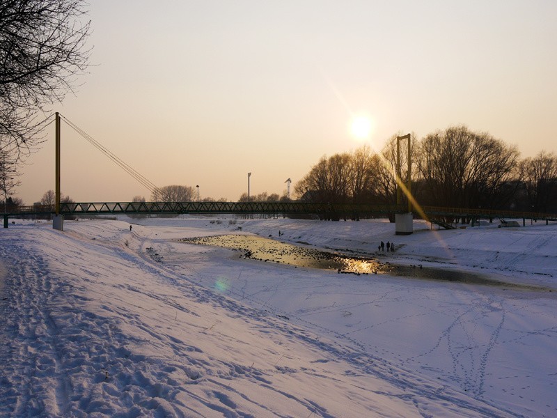 Kładka łącząca Nowe Miasto i rzeszowskie bulwary jest...