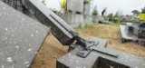 Policjanci z Inowrocławia zatrzymali dwóch cmentarnych wandali