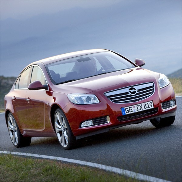 Opel insignia to pierwsze auto tego koncernu, które urzeka płynną, elegancką, a zarazem dynamiczną linią nadwozia.