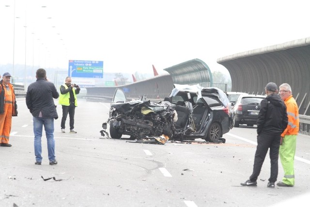 Śmiertelny wypadek na AOW, 19.04.2016 r. Rodzina szuka osób, które pomogły kierowcy toyoty