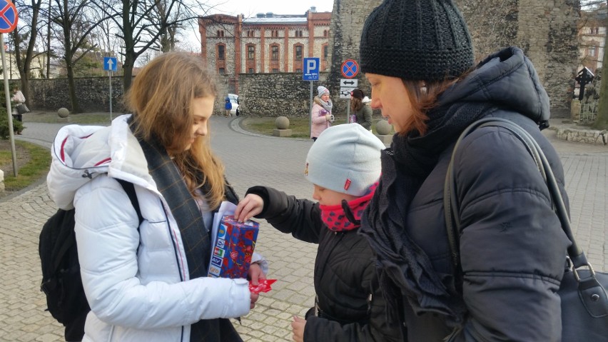 WOŚP 2018. 150 wolontariuszy kwestuje na ulicach Strzelec Opolskich