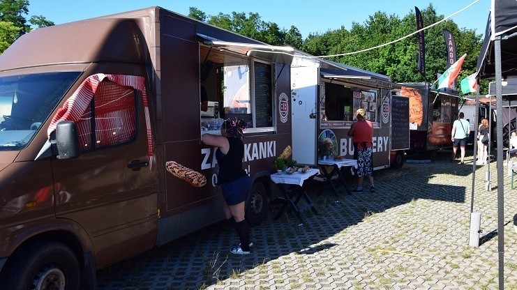 Festiwal Food Trucków w Zwoleniu. Będzie można skosztować potraw z różnych stron świata! Co zjemy? Sprawdź!