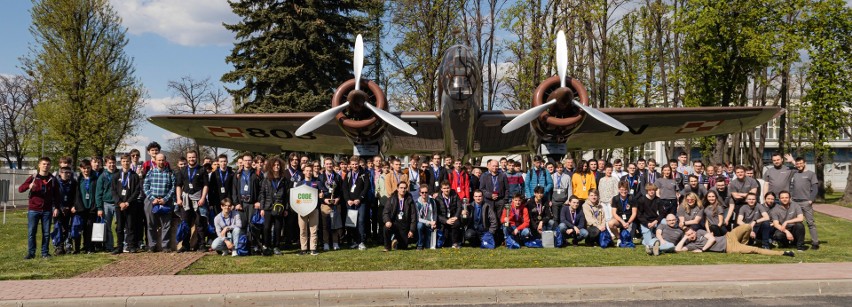 Uczniowie z Dębicy i Tarnowa zwyciężyli w konkursie programowania Lockheed Martin Code Quest