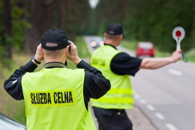 Funkcjonariusze podlaskiej Służby Celnej podczas kontroli drogowej zatrzymali dwóch Gruzinów.