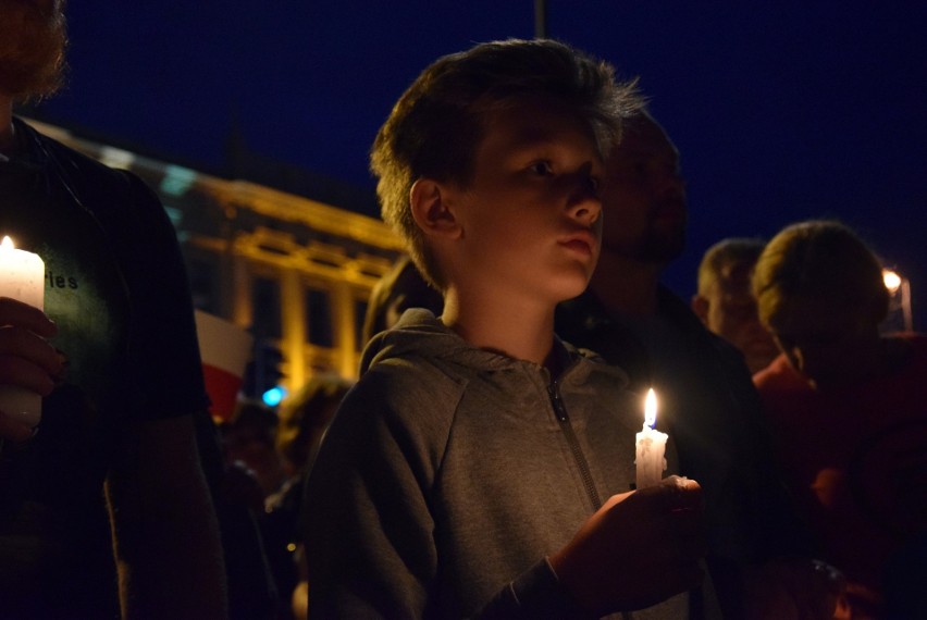 Kolejny "Łańcuch światła" w Lublinie. Protestowało około tysiąca osób [ZDJĘCIA]