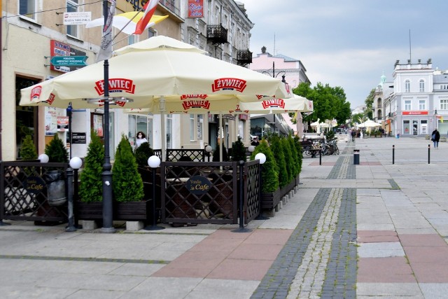 Radomscy restauratorzy, już drugi rok z rzędu za dzierżawę gruntu pod letnie ogródki zapłacą 1 grosz za metr kwadratowy.