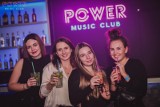 Piękne dziewczyny w POWER Music Club we Włoszczowie. To była szalona noc. Byłeś? Znajdź się na zdjęciach