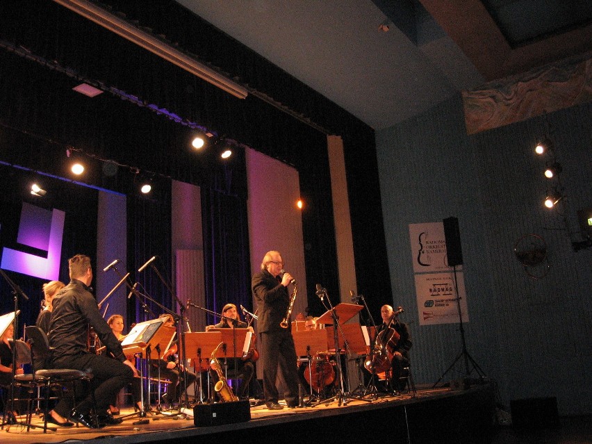 Radomska Orkiestra Kameralna zaprosiła na koncert "Piąty element - saksofon". W roli głównej wystąpił genialny Cezariusz Gadzina