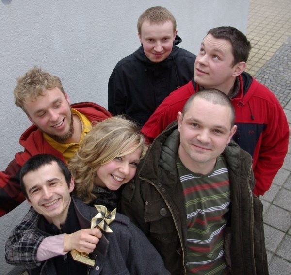 Zespół tworzą Marcin Stokłosa (gitara), Sebastian Pachecki (trąbka), Grzegorz Stokłosa (gitara basowa), Tomek Jabłonski (perkusja), Michał Sługocki (konga, przeszkadzajki), Martyna Sługocka (wokal).