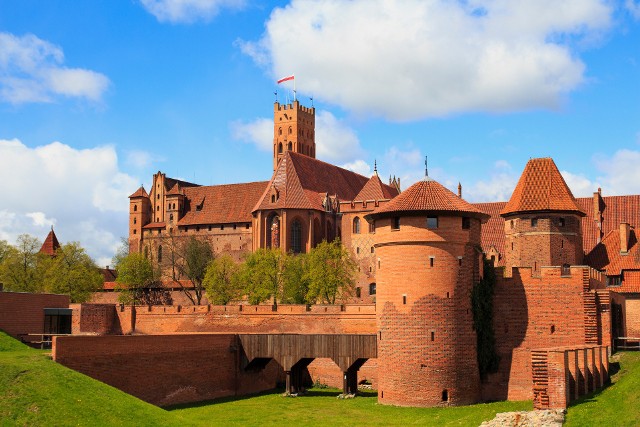 Aplikacja "Szlaki Zamków Gotyckich" zapewnia solidną porcję wiedzy o średniowiecznych zamkach Warmii, Mazur i obwodu kaliningradzkiego. Oferuje też gry terenowe i trójwymiarowe wizualizacje zamków.