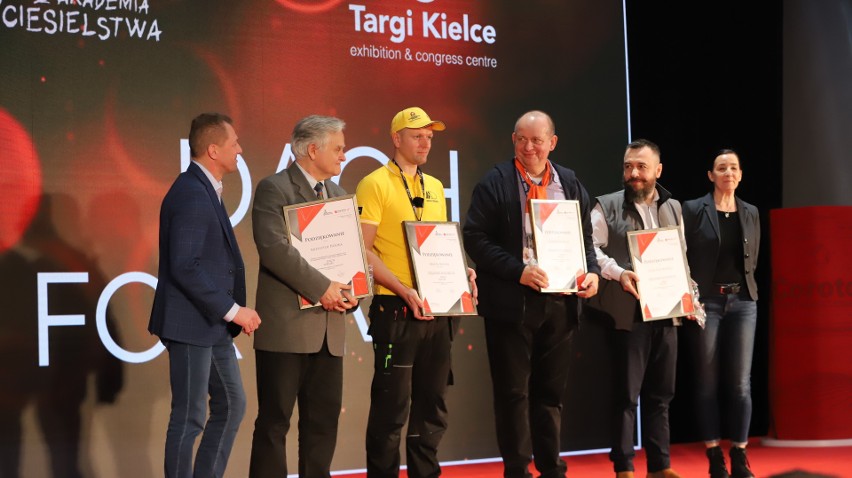 Drugi dzień największego w Polsce kongresu i targów dekarzy, blacharzy i cieśli w Targach Kielce. Poznaliśmy laureatów konkursu Dach Masters