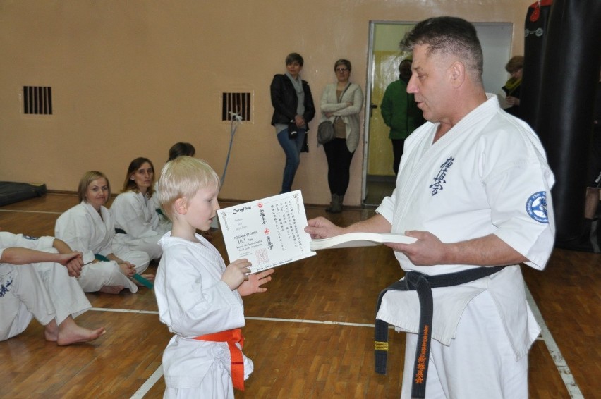 Egzaminy u skarżyskich karateków 