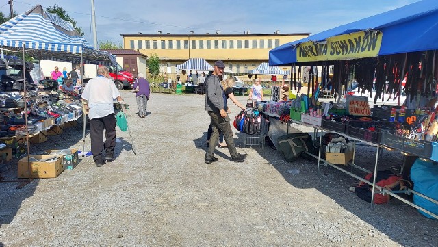 Niewiele osób odwiedziło targ w Opatowie, w środę 26 lipca