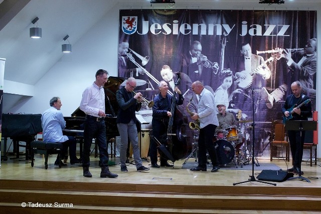 Wczoraj w Państwowej Szkole Muzycznej I i II st. im. W. Lutosławskiego w Stargardzie odbył się koncert finałowy warsztatów instrumentalno-wokalnych IV Jesienny Jazz. Studenci śpiewali i grali razem ze swoimi profesorami, uznanymi polskimi muzykami jazzowymi. Relacja w sobotnio-niedzielnym Głosie Szczecińskim.