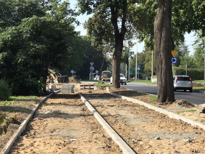 Mieszkanka niezadowolona z przebiegu prac na alei 3 Maja. Chodnik powinien być szerszy?