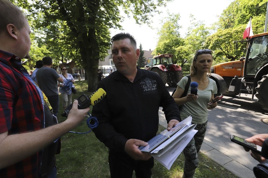 Białystok. Protest podlaskich rolników. Nowe znaki uniemożliwiły dojazd (zdjęcia,wideo)