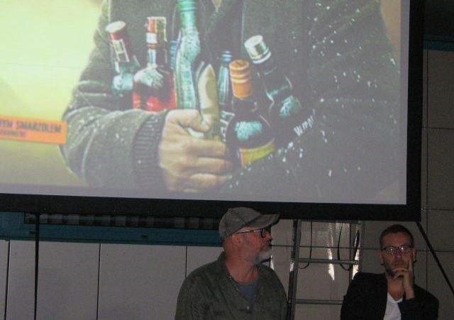 Wojciech Smarzowski (z lewej) uważa, że "Pod Mocnym Aniołem" to najbardziej optymistyczny film jaki zrobił, bo wydaje mu się, że głównemu bohaterowi uda się wyjść z nałogu.