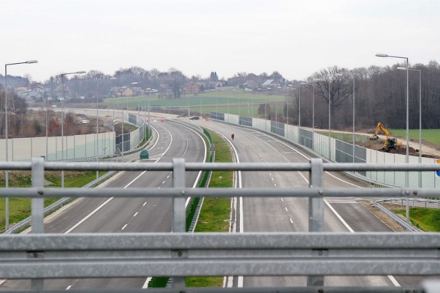 Generalna Dyrekcja Dróg Krajowych i Autostrad włącza się do walki z wirusem afrykańskiego pomoru świń - ASF. Zdecydowano o zamknięciu dróg dla zwierząt prowadzących nad autostradami i drogami szybkiego ruchu.