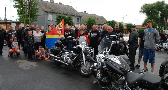 Nie są  sformalizowaną grupą, nie mają klubu motocyklowego. Ale spotykają się często przy  różnych okazjach, a nawet bez okazji. Żeby pojeździć swymi wspaniałymi maszynami