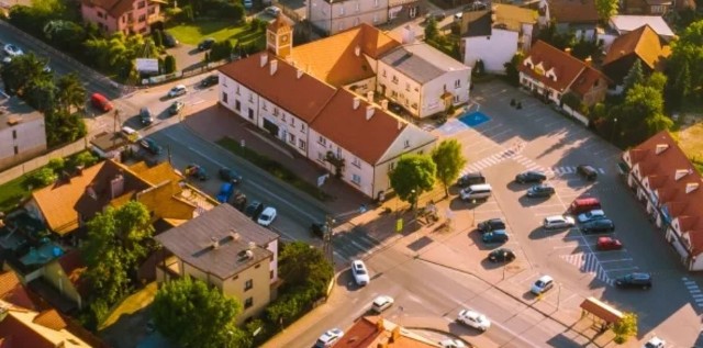 Wymiana ponad 600 starych kotł&oacute;w węglowych na nowoczesne, gł&oacute;wnie gazowe, doprowadziła do radykalnej poprawy jakości powietrza w gminie Zielonki w sezonie grzewczym, zwłaszcza w najzimniejszych miesiącach